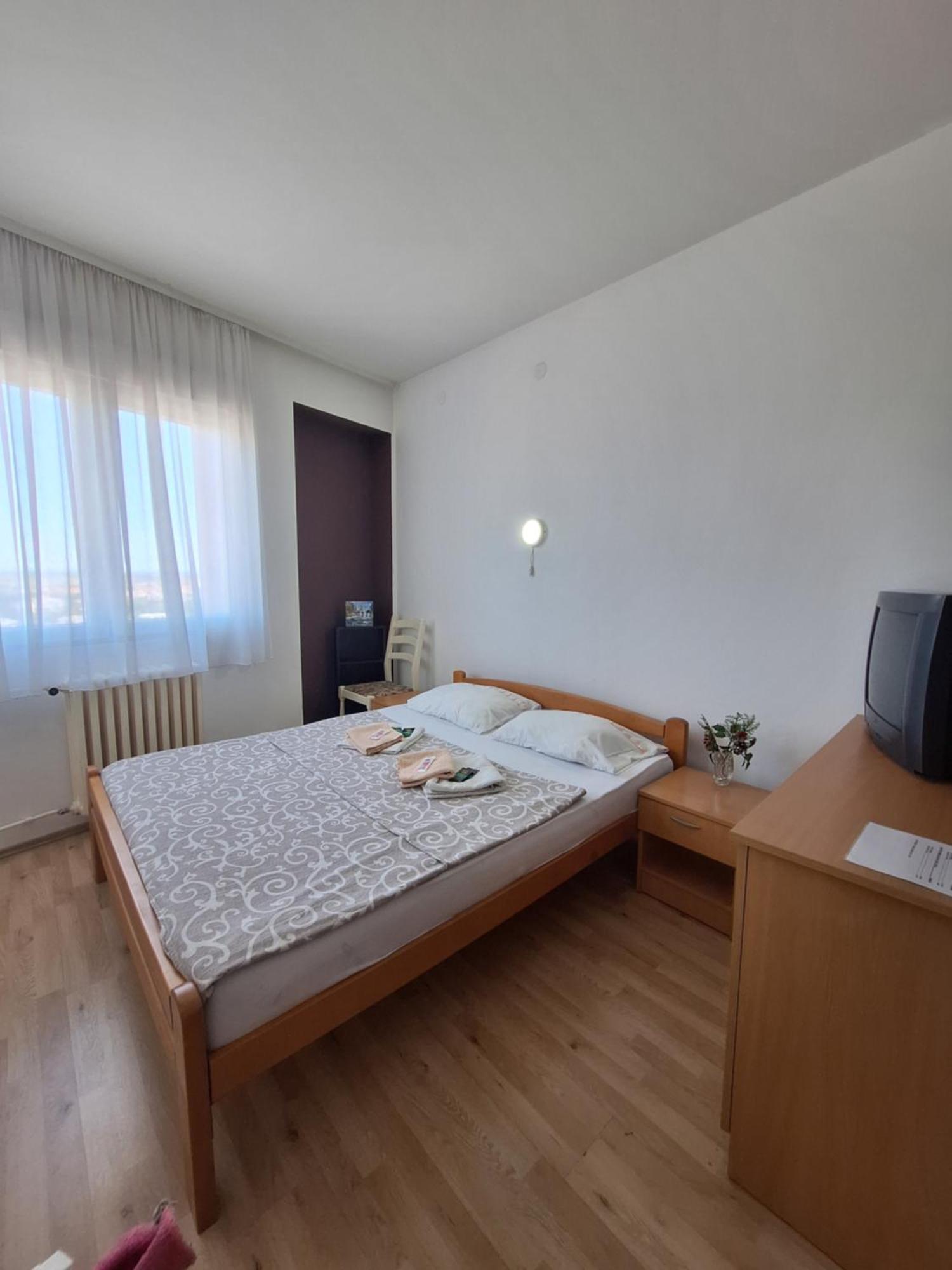 Hotel Konaciste Trstenik Buitenkant foto